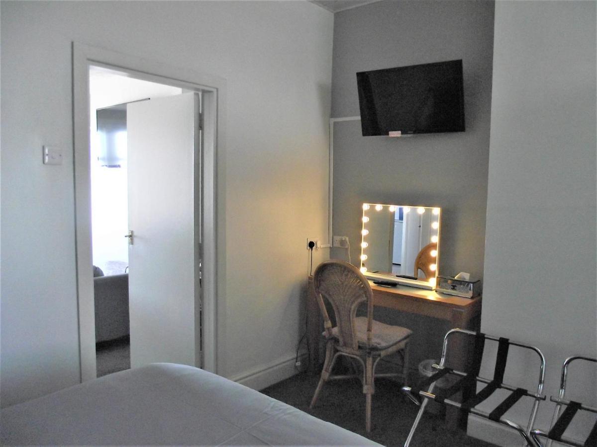 Seahawk Holiday Apartments Cleveleys Bagian luar foto