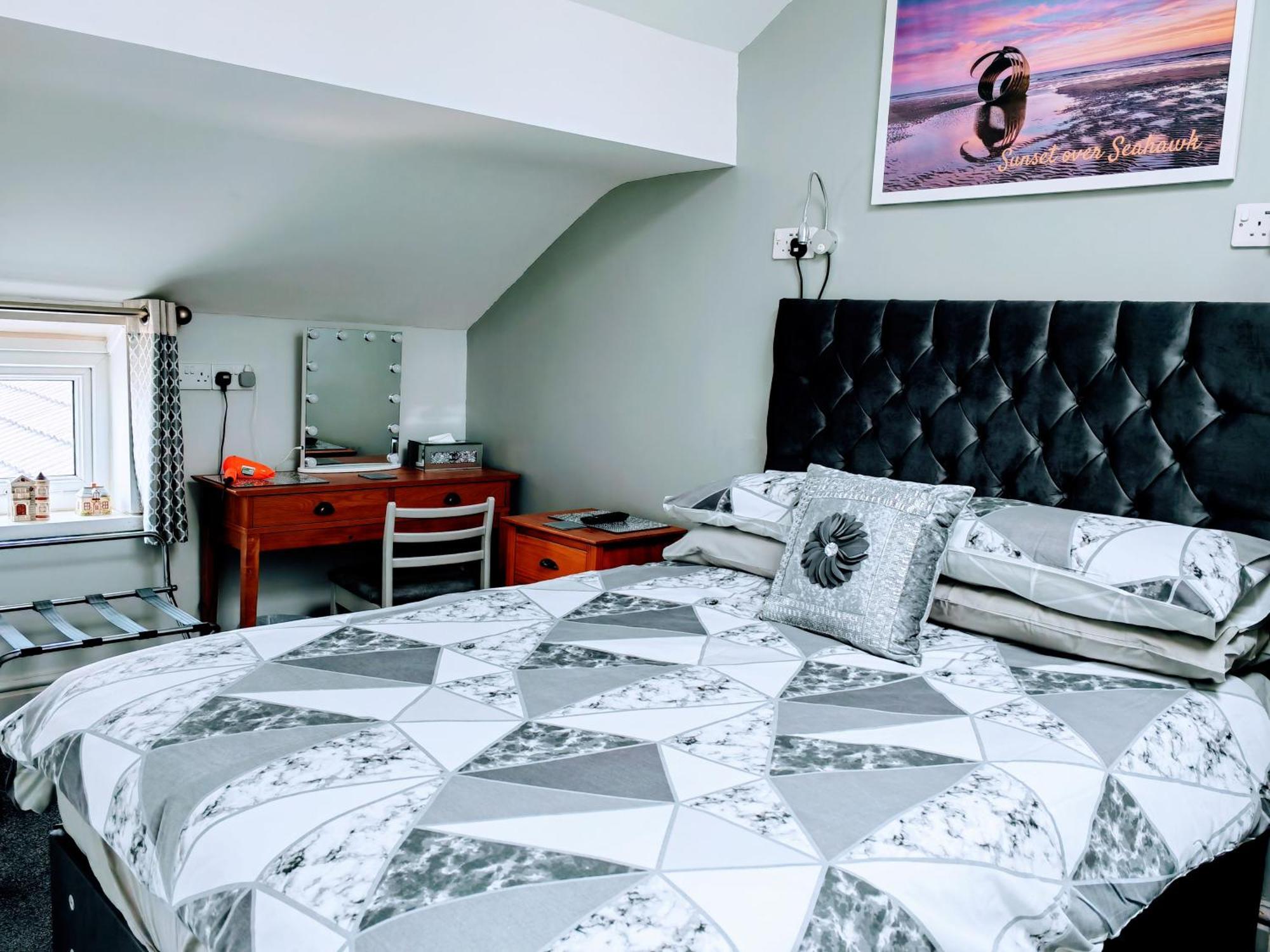 Seahawk Holiday Apartments Cleveleys Bagian luar foto