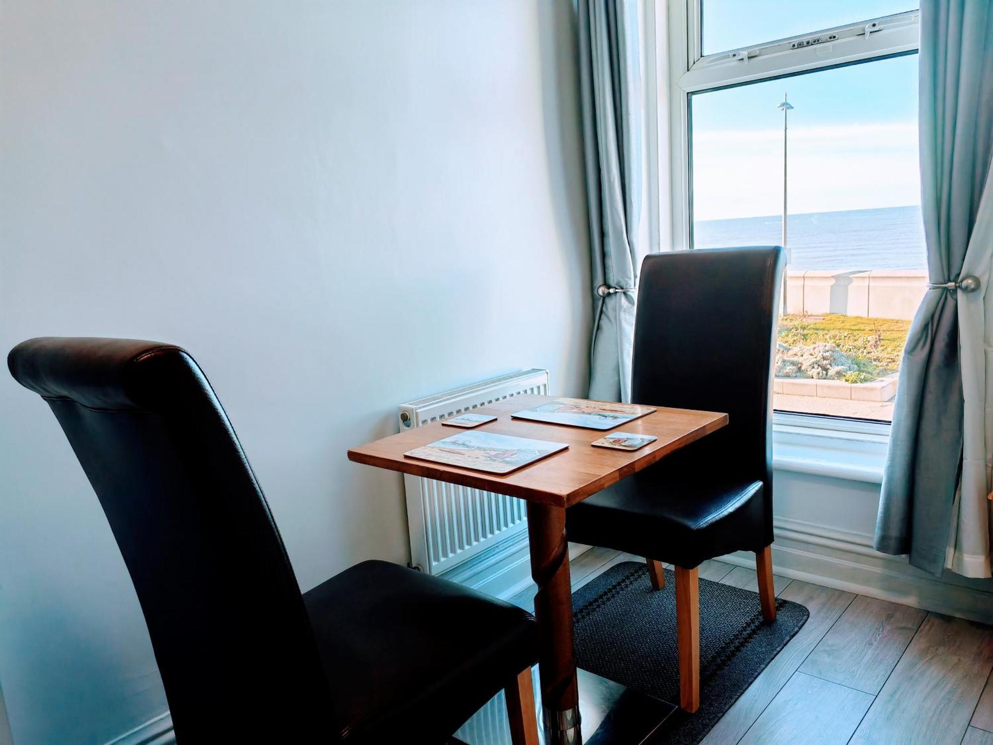 Seahawk Holiday Apartments Cleveleys Bagian luar foto