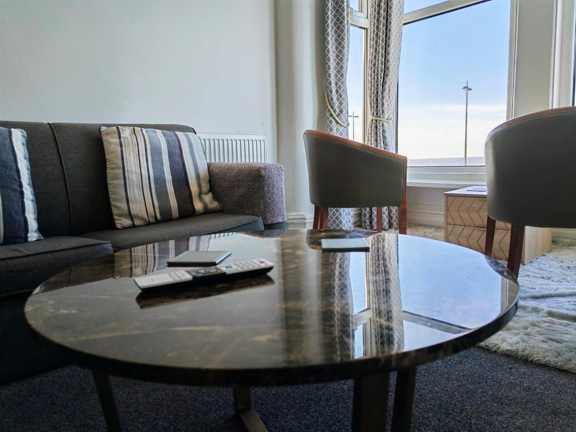 Seahawk Holiday Apartments Cleveleys Bagian luar foto