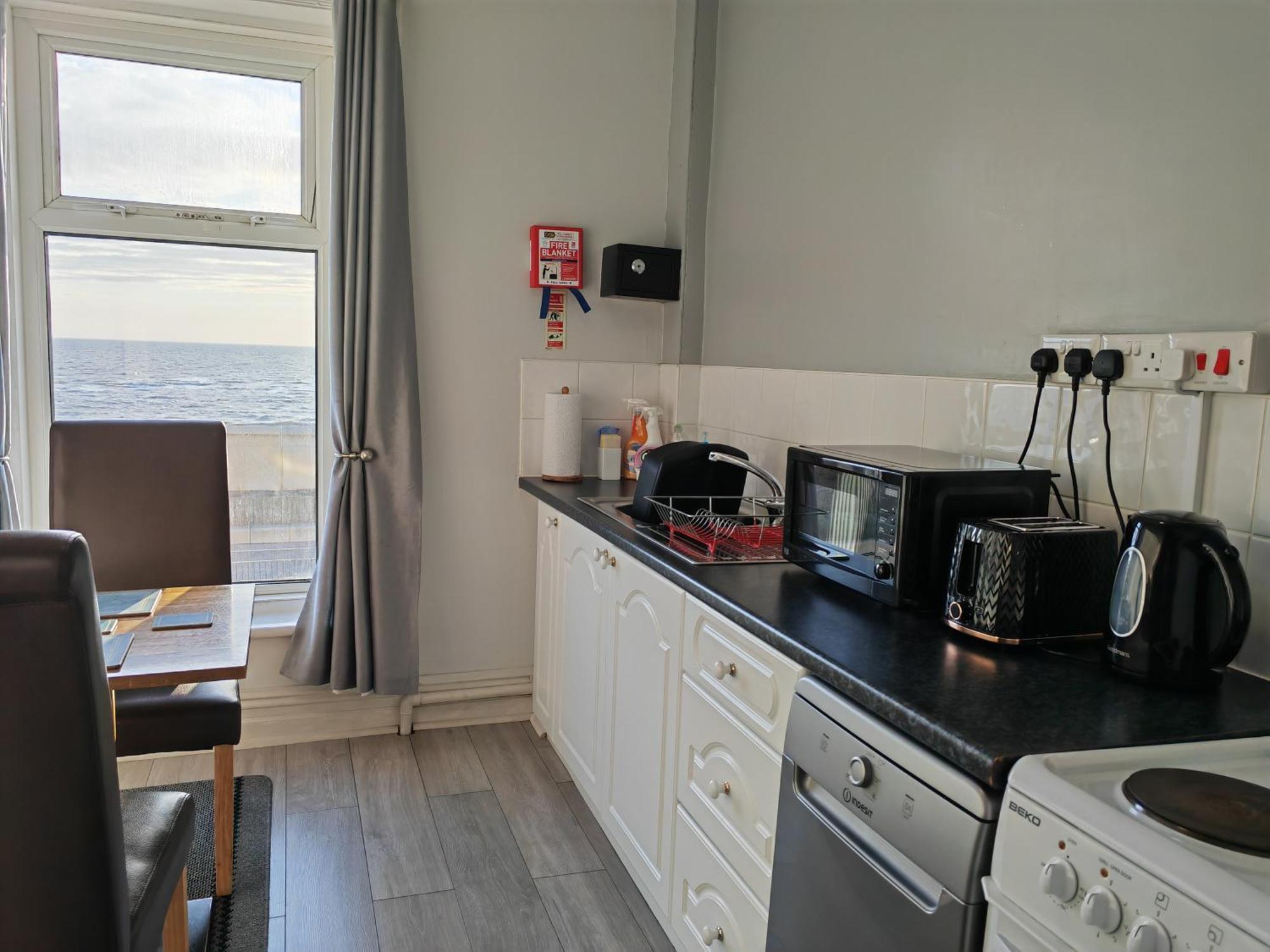 Seahawk Holiday Apartments Cleveleys Bagian luar foto